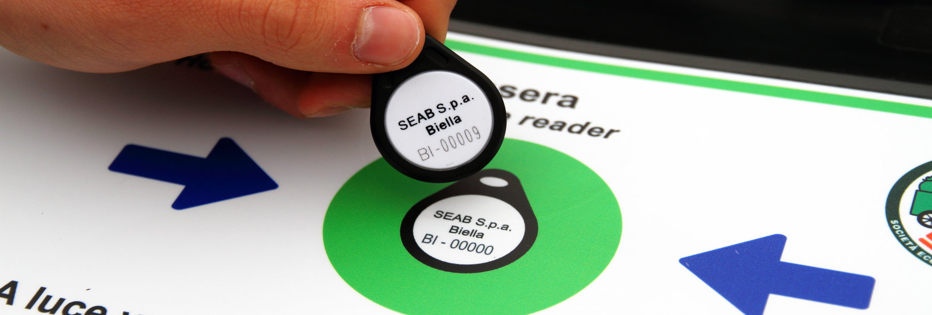 Serratura elettronica intelligente che apre il coperchio ai soli utenti abilitati con tag RFID o Smartphone